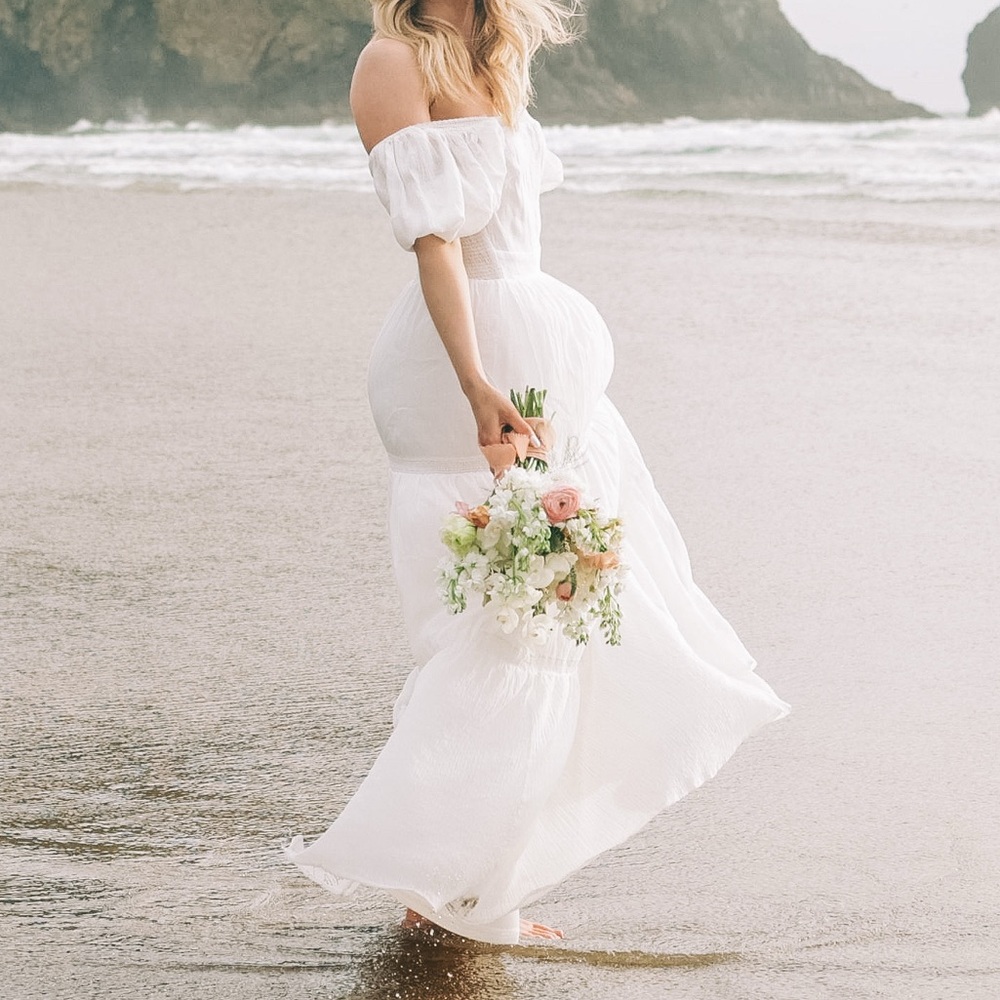 VICI Elegant White Off-Shoulders Dress